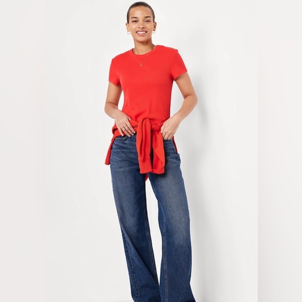 Old Navy snug cropped tshirt. Medium - Picture 3 of 8